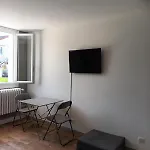 Lägenhet Comfortable Studio Dans Une Maison Au Calme Bellerive-sur-Allier