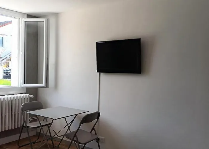 Апартаменты Comfortable In A Absolutely Quiet Бельрив-сюр-Алье