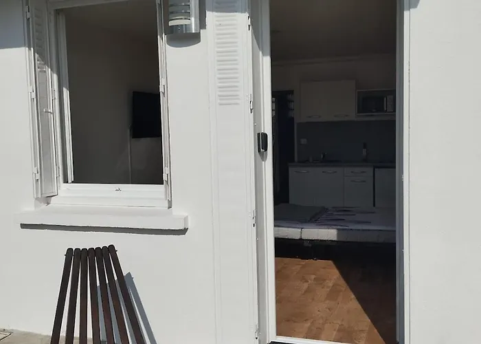 Daire Comfortable In A Absolutely Quiet Bellerive-sur-Allier